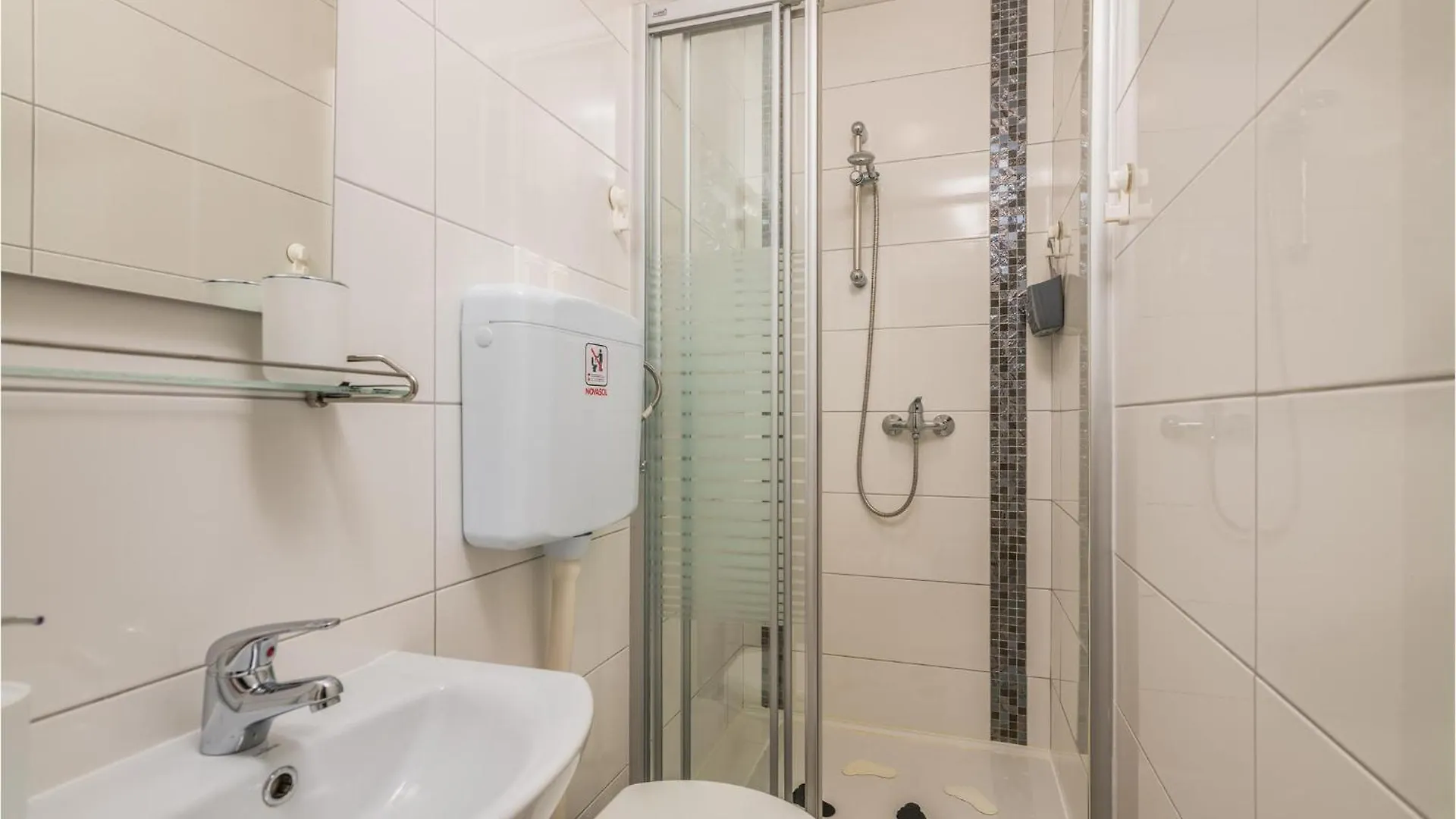Cozy Apartment In Njivice With Kitchen